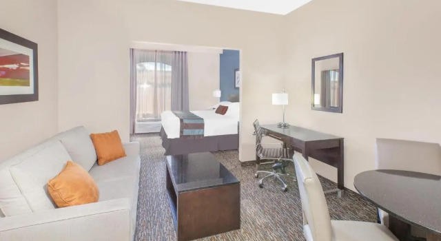 Люкс с красивым видом из окна Wingate by Wyndham Sylvania-Toledo