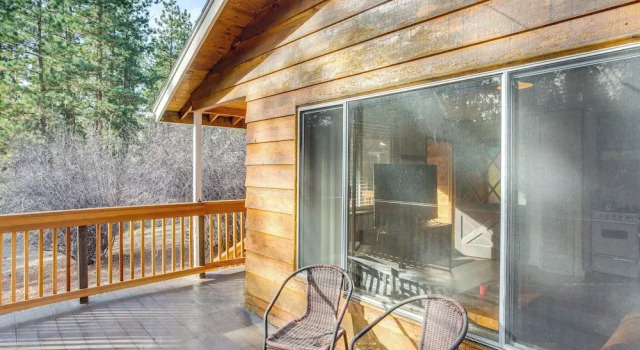 Коттедж 2 Mi to Big Bear Mtn Resort: Cabin w/ Updated Deck