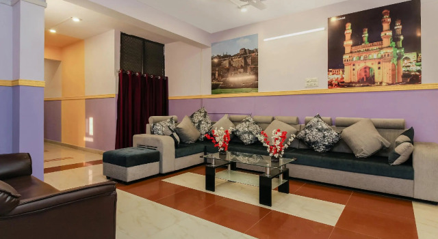 OYO 33408 Hotel Golden Inn, Rezerwuj Hotel Shamshabad 