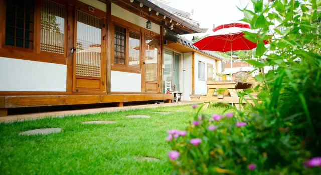Jeonju hanok sukbak ggum, Забронировать Отель Чонджу Чолла-Пукто, рядом с Конфуцианская школа хянгё в Чонджу