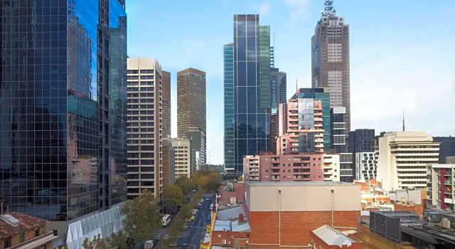 Четырёхместный клубный номер Standard Melbourne Marriott Hotel
