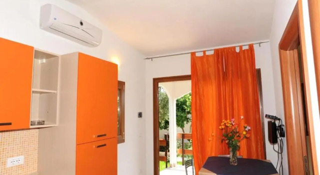 Holiday Apartment "orchidea" With Swimming Pool and Private Beach -2, Book Lejlighed Hoteller i Mattinata med pool, Swimmingpool