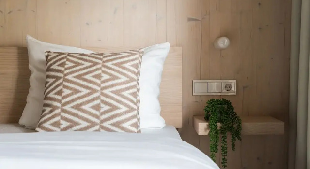 Hotel Bergamo Modern & zentral in Ludwigsburg 24h Check in 3 Min zum Schloss nachhaltiges Hotel in Holzbauweise, Забронировать Отель Отели и гостиницы Людвигсбург, рядом с Конференц-центр Forum am Schlosspark, Отель