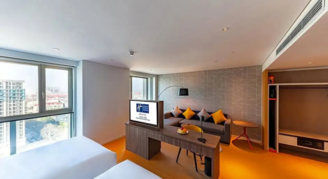 Люкс Holiday Inn Express Shanghai Baoyang by IHG