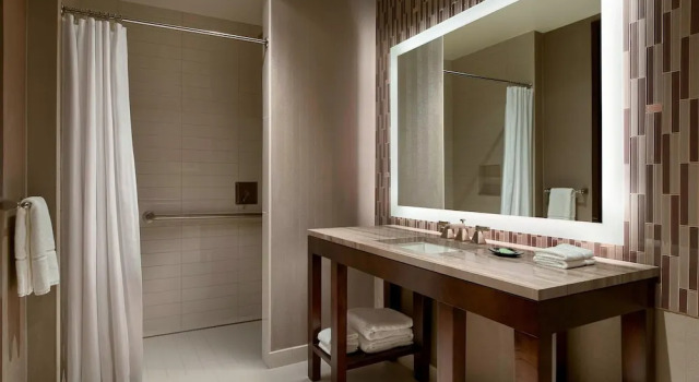 Четырёхместный клубный номер Standard The Westin Phoenix Downtown