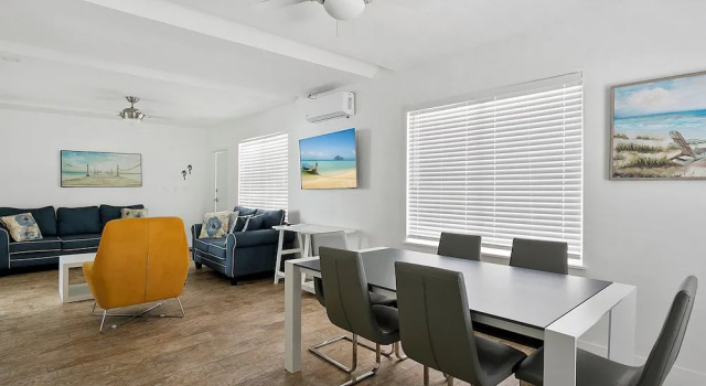 Апартаменты Deluxe Spacious 1 Bedroom APT at the beach