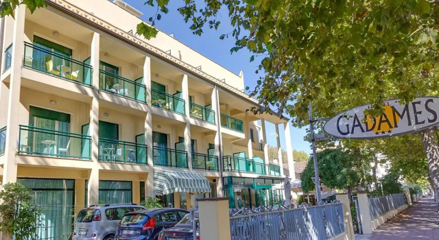 Hotel Gadames - Lunch on the Beach, Забронировать Отель Отели Червия с питанием, Пансион