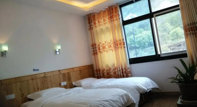 Трёхместный номер Standard Zhang Jiajie Longquan Inn