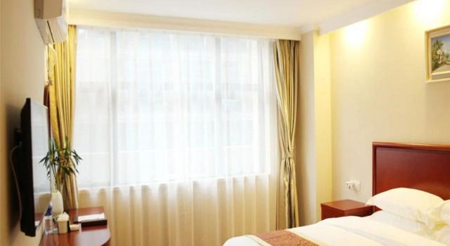 GreenTree Inn Nantong Qidong Middle Heping Road Business Hotel