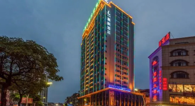 Lifeng Hotel (Pingnan financial investment building)