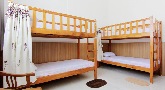 Silas Garden, Book Hotel Mantrijeron 