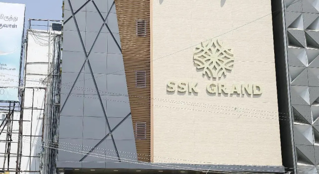Кровать в общем номере Hotel SSK Grand - Kanchipuram