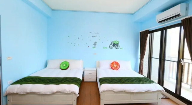 Четырёхместный номер Standard с балконом Birds Flower B&B