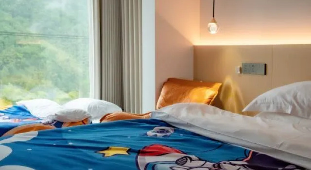 Двухместный семейный люкс Anji Yifu Homestay (Canglong Baipu Branch)