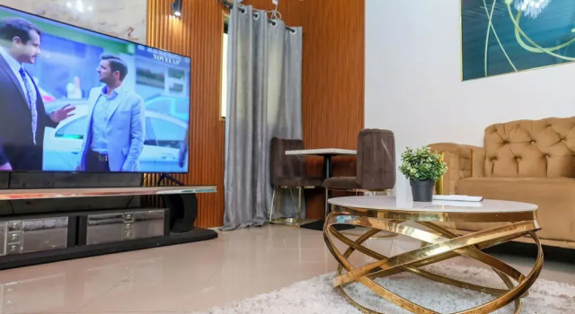 Estudio Confort T-Square Residence Makepe