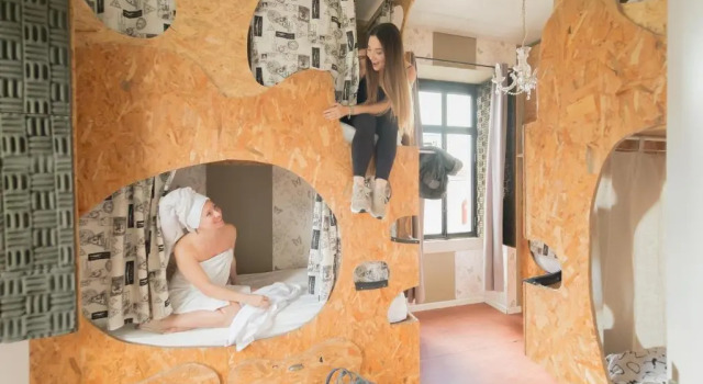 Кровать в общем номере (женский номер) Sunset Destination Hostel
