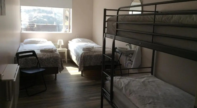 Четырёхместный номер Standard с видом на горы Við Hafið Oceanfront Guesthouse
