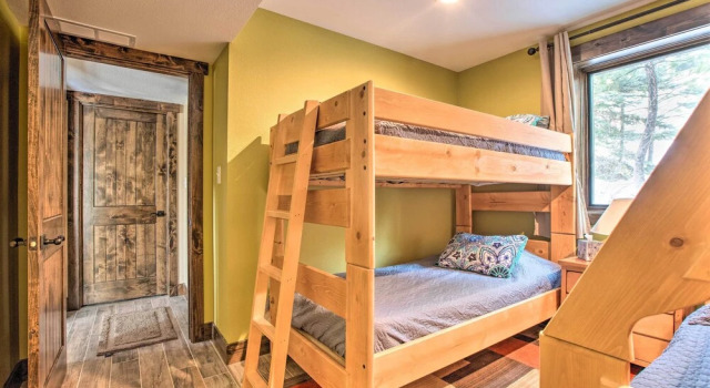 Коттедж с 3 комнатами Luxe Updated Home w/ Grill + Hot Tub: 4 Mi to Rmnp