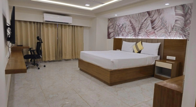 The White Leaf Hotel, Book Hotel Hoteller i Bodakdev med parkering, Parkering