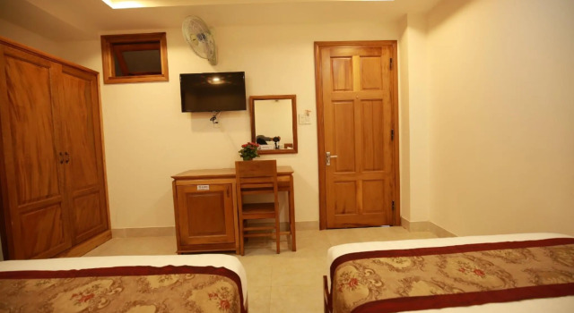 Четырёхместный номер Standard Lien Huong Hotel