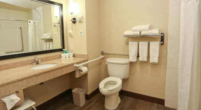 Номер Standard Holiday Inn Express Hotel & Suites Vernon by IHG