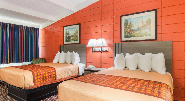 Четырёхместный номер Standard Rodeway Inn Nashville