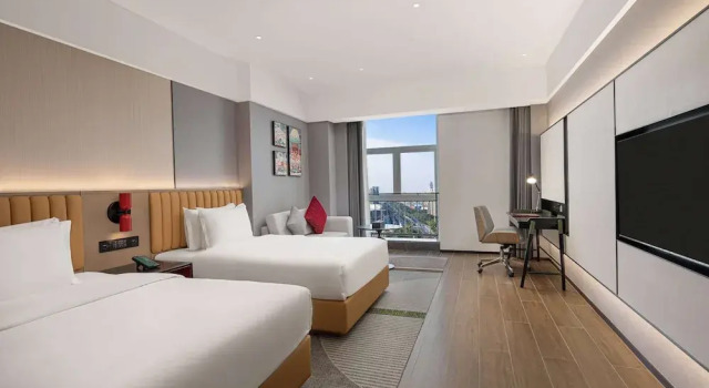 Четырёхместный номер Standard Ramada Encore by Wyndham Foshan Chancheng