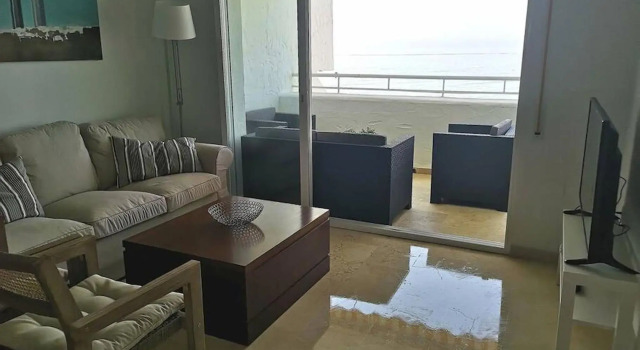 Amazing 3bedroom flat with seafront views & pool by SharingCo, Забронировать Отель Марбелья Коста-дель-Соль, рядом с Теннисный и спортивный клуб Don Carlos