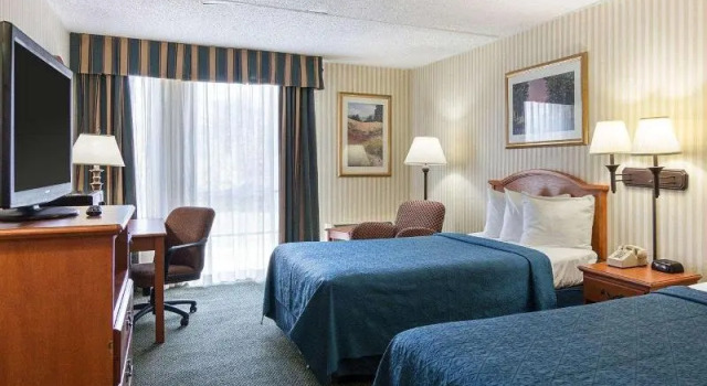 Четырёхместный номер Standard Rodeway Inn Joint Base Andrews Area