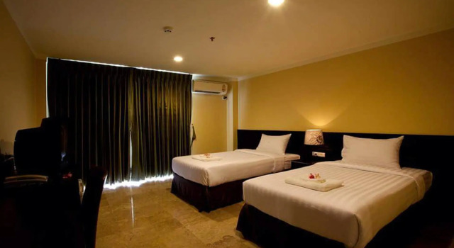 J & Y Lodge Hotel