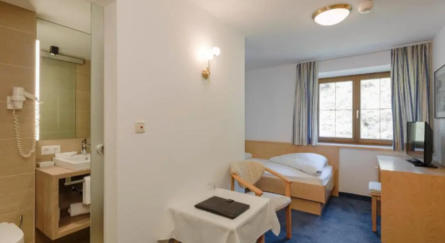 Номер Standard Quality Hosts Arlberg - Hotel Goldenes Kreuz B&B - Sommerkarte Premium inklusive