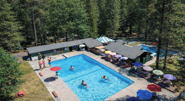 Коттедж Big Trees Cabin: Pool Access, Sauna, Game Rm
