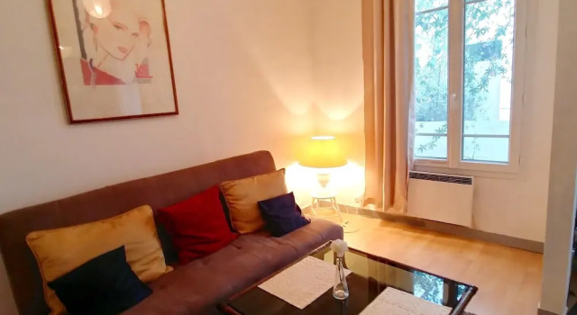 House With one Bedroom in Montreuil, With Enclosed Garden and Wifi, Забронировать Отель Отели в центре Монтрёй, в центре