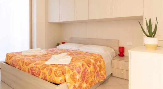 IseoLakeRental - Blondie House, Buchen Sie Hotel Hotels in Iseosee mit Parkplatz, Parkplätze