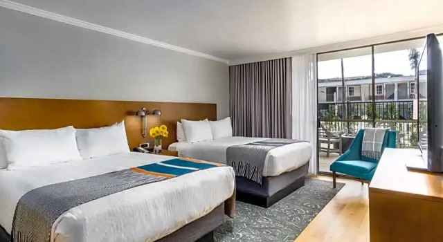 Четырёхместный Trendy Town and Country San Diego