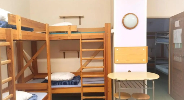 Кровать в общем номере Youth Hostel Podlasie
