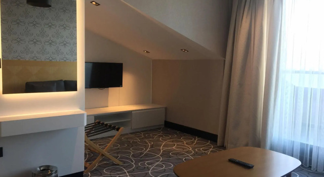 Four-G Hotel