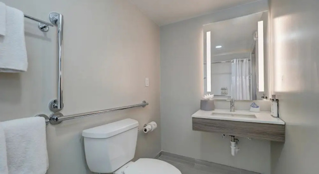 Четырёхместный номер Standard Holiday Inn Express Corpus Christi – Beachfront by IHG