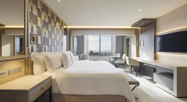 Полулюкс Executive с видом на бассейн El Embajador, a Royal Hideaway Hotel