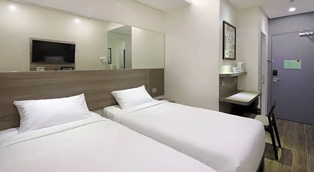 Номер Standard Red Planet Manila Binondo