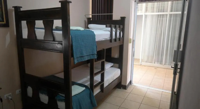 Кровать в общем номере (женский номер) Hotel Las Colinas