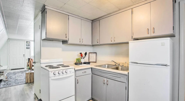 Коттедж Charming Evanston A-Frame Dog Friendly!