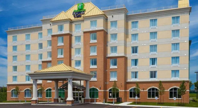 Кровать в общем номере Holiday Inn Express Hotel & Suites Clarington - Bowmanville by IHG