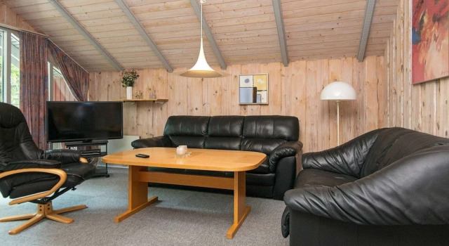 Bright Holiday Home in Jutland near Lake, Buchen Sie Hotel Ansager 
