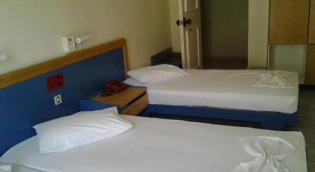 Трёхместный номер Standard Olympic Hotel