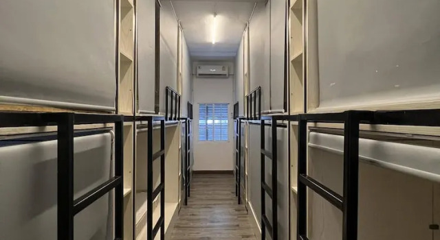 Кровать в общем номере Comfy Crib Hostel