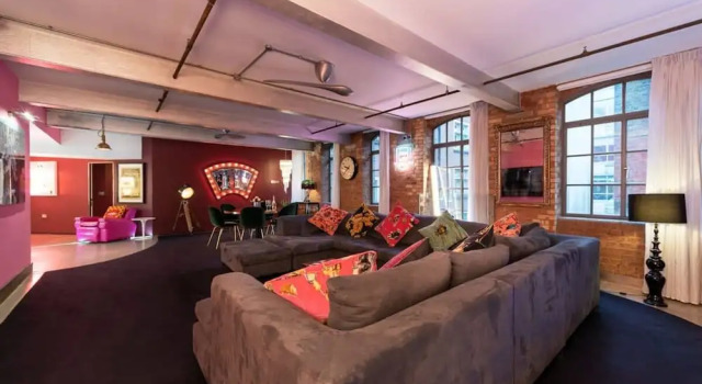 Luxurious Loft Central Soho - 3 Bedrooms Office, Забронировать Отель Лондон Большой Лондон, рядом с Оксфорд Циркус
