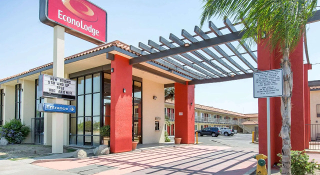 Четырёхместный номер Standard Baymont by Wyndham Bakersfield