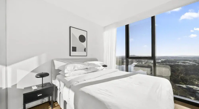 Refined 2-bed With Luxurious Building Amenities, Брондау Қонақ үй Belconnen New South Wales