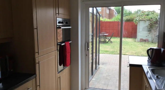 Коттедж 4 Bed House next to Basildon Town Centre